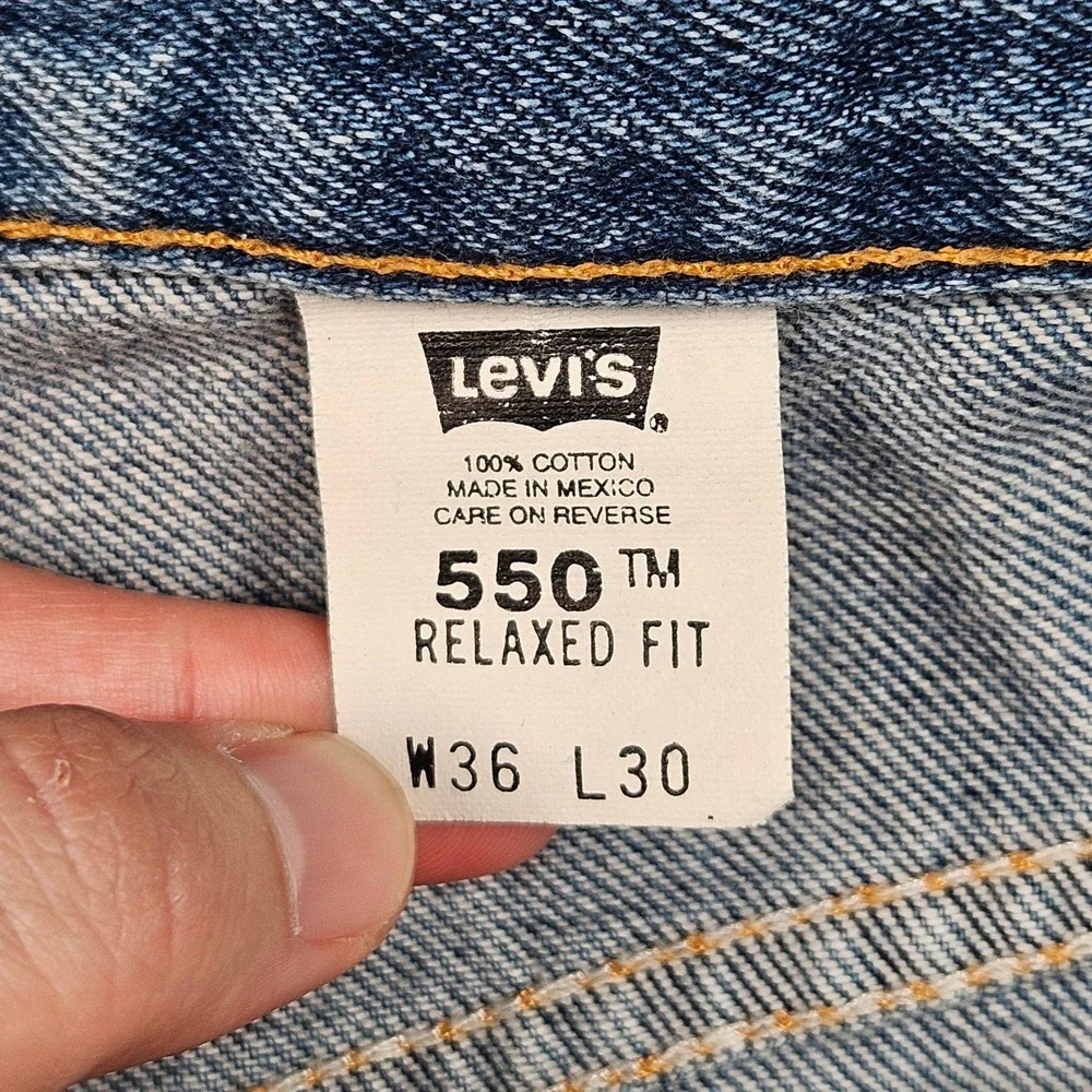 Vintage Levi's 550 Jeans Mens 36x30 Relaxed Fit Blue Medium Wash Denim Y2K 2002